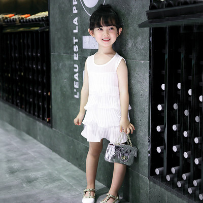 Nyári gyerekruha fodrokkal több színben