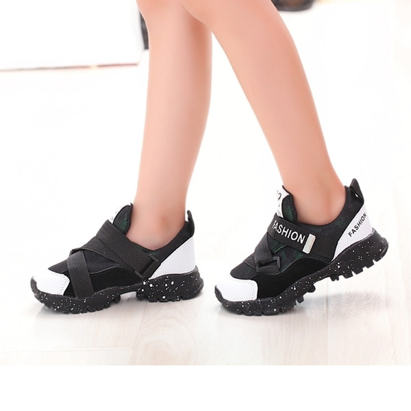 Modern gyermek tornacipő három színben, durva talppal, alkalmas fiúknak és lányoknak