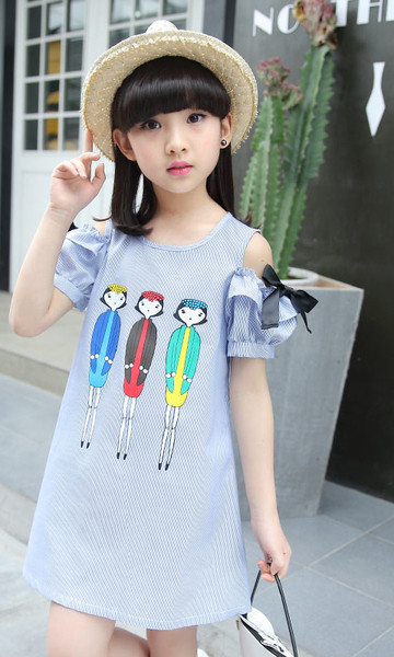 Καθημερινό φόρεμα με ανοιχτό μανίκι, κορδέλες και μεγάλη έγχρωμη εκτύπωση