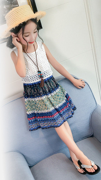 Παιδικό καλοκαιρινό φόρεμα - λευκή δαντέλα και φούστα με μοτίβα λουλουδιών