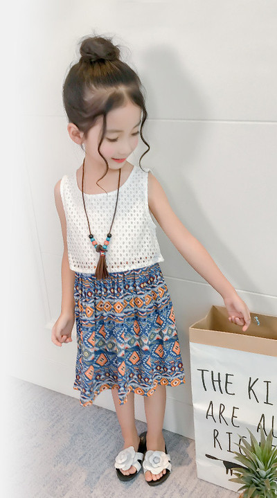 Παιδικό καλοκαιρινό φόρεμα - λευκή δαντέλα και φούστα με μοτίβα λουλουδιών