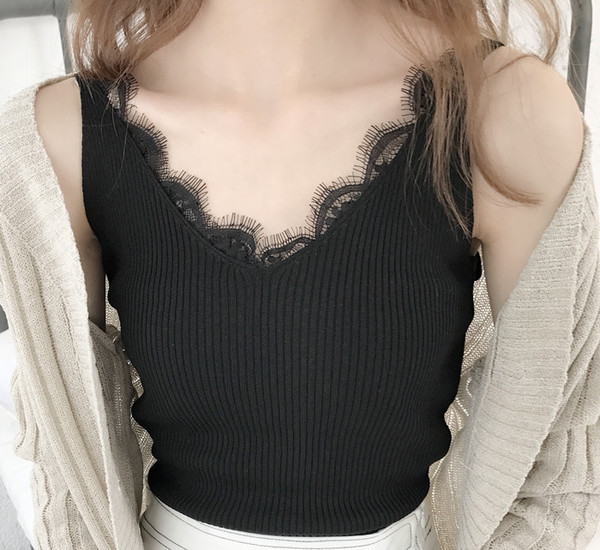 Top de damă HIT cu decolteu în V și decor din dantelă în diferite culori