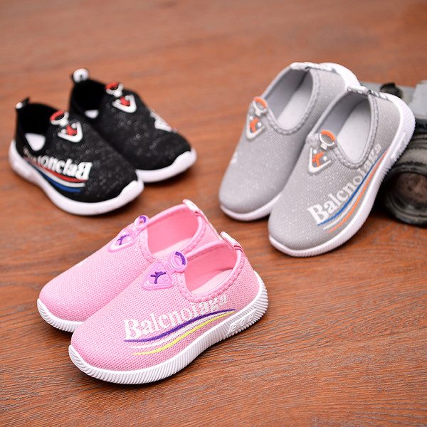 Gyermek nyári tornacipő több színben lányoknak és fiúknak megfelelő felirattal