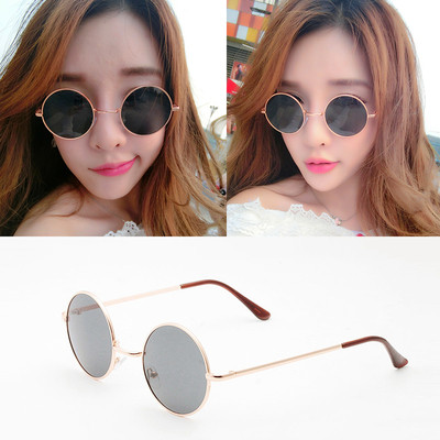 Κλασσικά γυναικεία γιαλιά με στρογγυλό σχήμα και αντανακλάσεις καθρέφτη σε διάφορα χρώματα