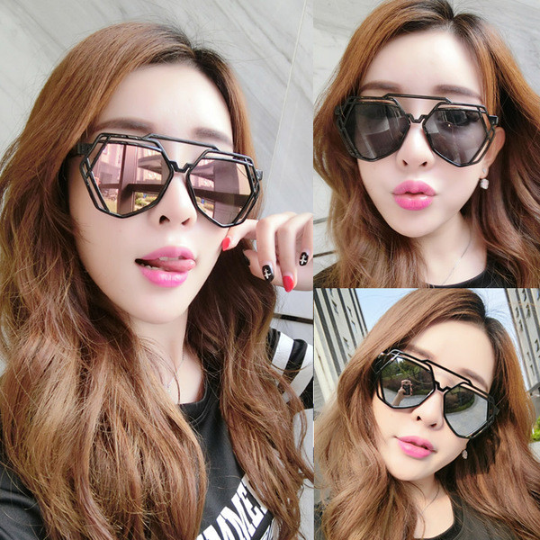 Γυναικεία γυαλιά  με ενδιαφέρον πλαίσιο σε διάφορα χρώματα