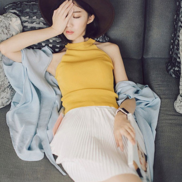 Maieu scurt cu guler in mai multe variante si culori diferite