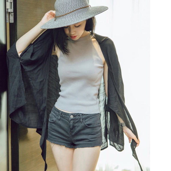 Maieu scurt cu guler in mai multe variante si culori diferite