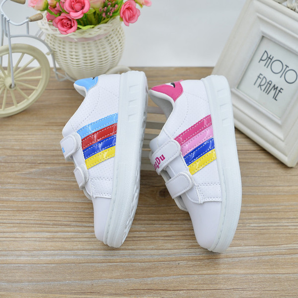 Tenisi copii pentru fete in alb cu panglici colorate, broderie si imprimeu