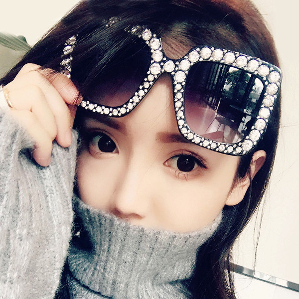 Γυναικεία γυαλιά ηλίου με μεγάλα τετράγωνα γυαλιά και διακοσμητικά μαργαριτάρια