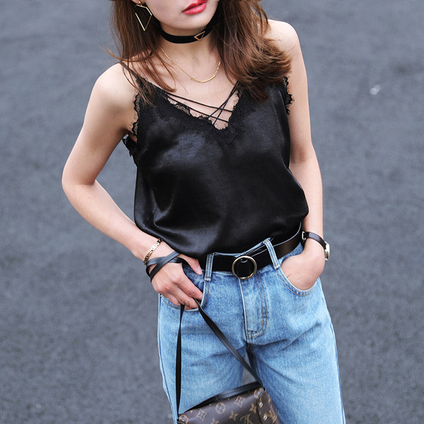 Maieu de damă din șifon cu decolteu în V, decor din dantelă și legături subțiri