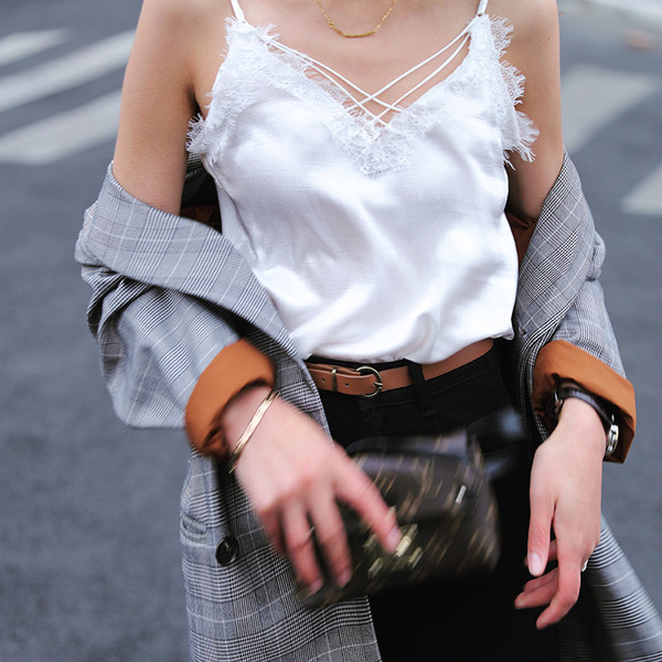 Maieu de damă din șifon cu decolteu în V, decor din dantelă și legături subțiri