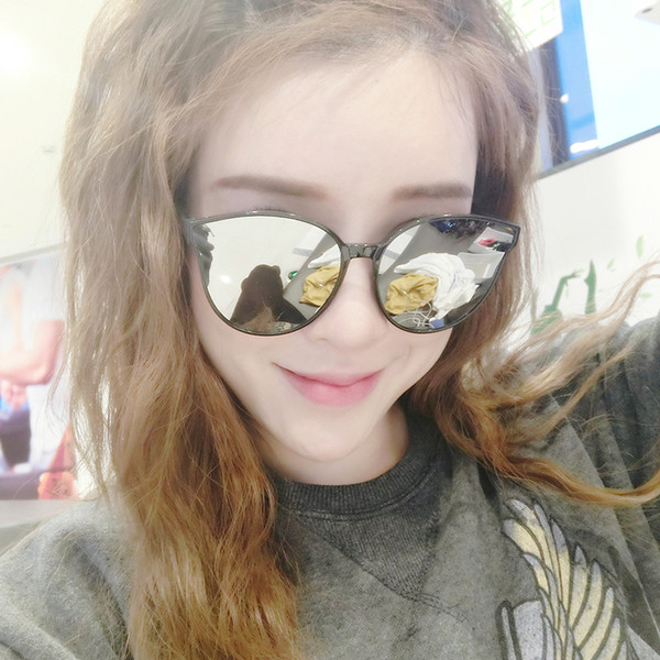 ÚJ modell HIT női napszemüveg tükörtükrözéssel, sok színben