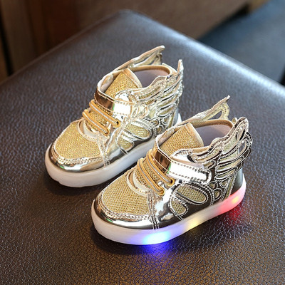 Παιδικά αθλητικά παπούτσια σε τρία χρώματα με φωτισμένα πέλματα και 3D διακόσμηση