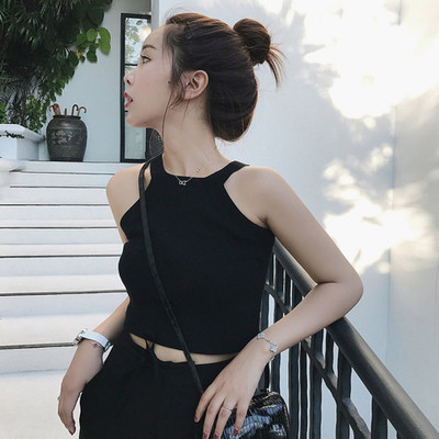 Απλό πλεκτό γυναικείο αμάνικοσε σύντομη έκδοση