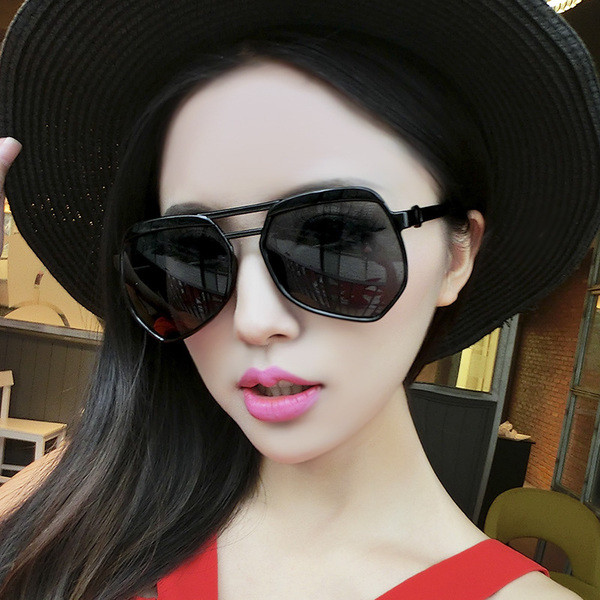 Női mindennapi napszemüveg UV védelemmel több színben