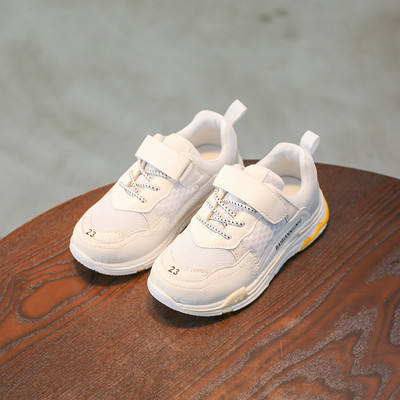 Παιδικά παπούτσια για τα καθημερινά αγόρια σε τρία χρώματα