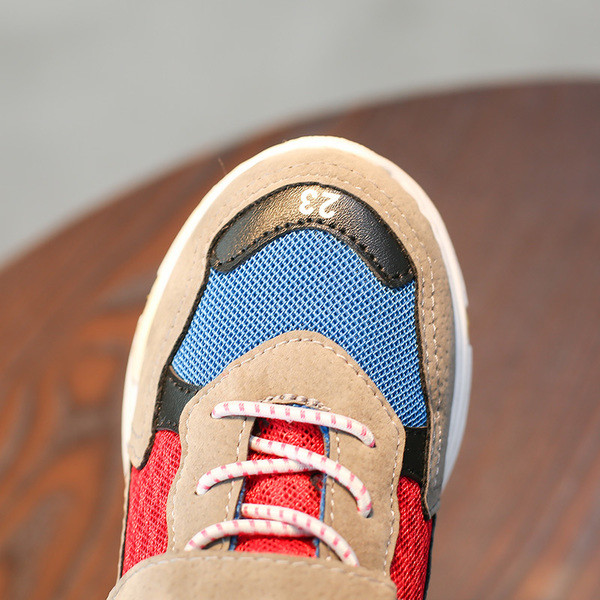 Παιδικά παπούτσια για τα καθημερινά αγόρια σε τρία χρώματα