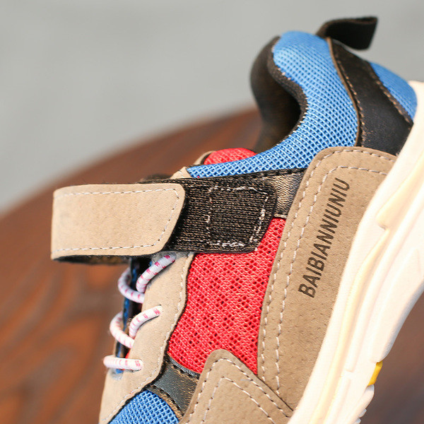 Παιδικά παπούτσια για τα καθημερινά αγόρια σε τρία χρώματα