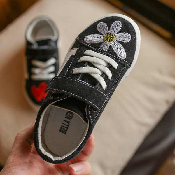 Tenisi copii pentru fete in doua culori cu broderie colorata