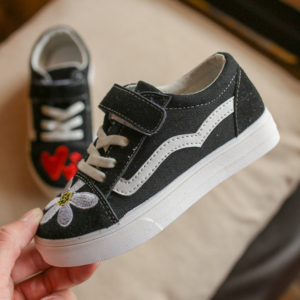 Tenisi copii pentru fete in doua culori cu broderie colorata