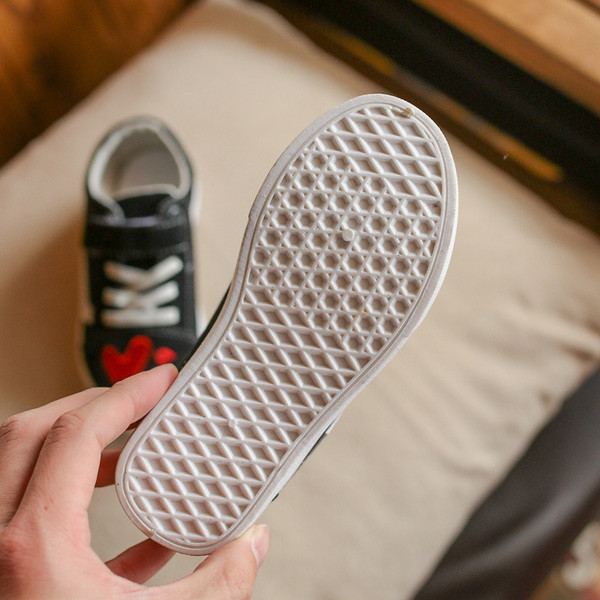 Tenisi copii pentru fete in doua culori cu broderie colorata