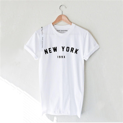 T-shirt σε λευκό με επιγραφή, κοντό μανίκι και κολάρο σε σχήμα O