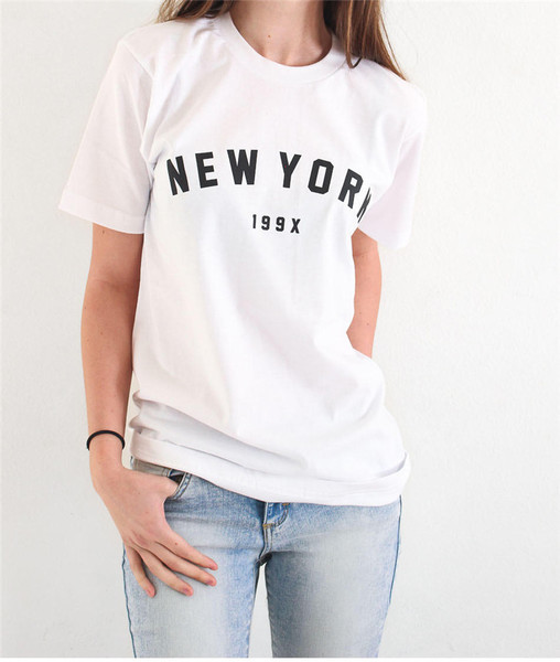 T-shirt σε λευκό με επιγραφή, κοντό μανίκι και κολάρο σε σχήμα O