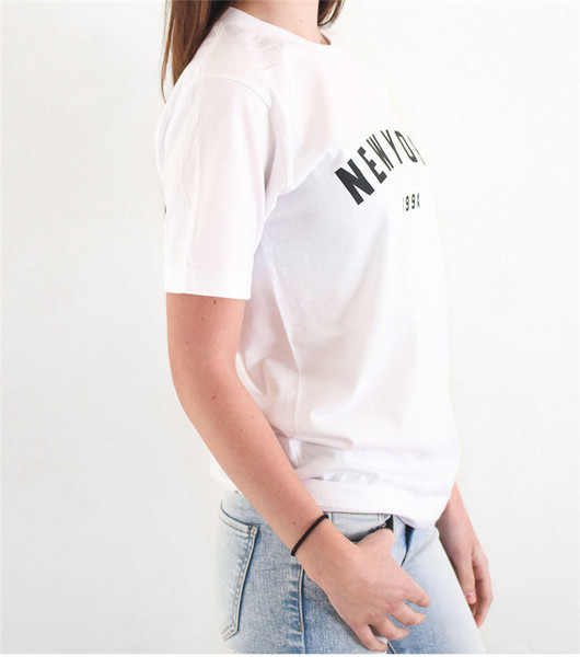 T-shirt σε λευκό με επιγραφή, κοντό μανίκι και κολάρο σε σχήμα O