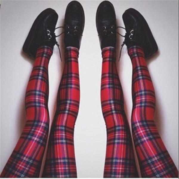 Спортно-елегантен дамски клин в актуално каре