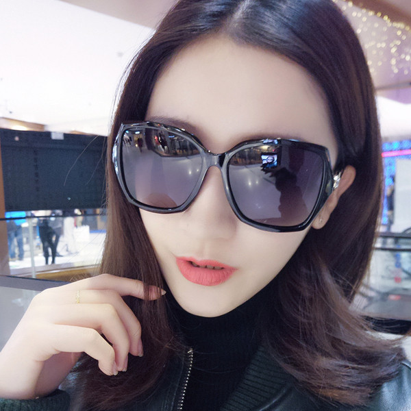 Σύγχρονα γυναικεία γυαλιά ηλίου με λεπτό πλαίσιο και διακοσμητική πέτρα σε διάφορα χρώματα