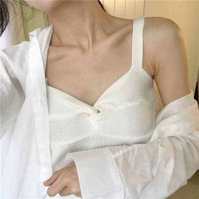 Top tricot de primăvară cu o împletitură în diferite culori