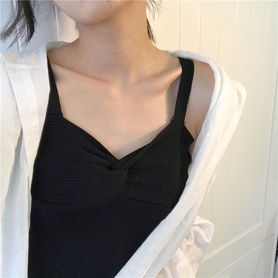 Top tricot de primăvară cu o împletitură în diferite culori