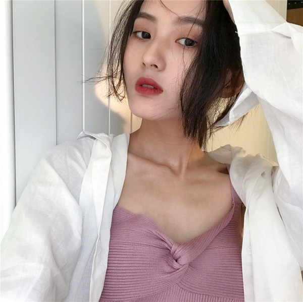 Top tricot de primăvară cu o împletitură în diferite culori