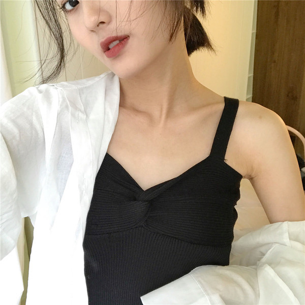 Top tricot de primăvară cu o împletitură în diferite culori