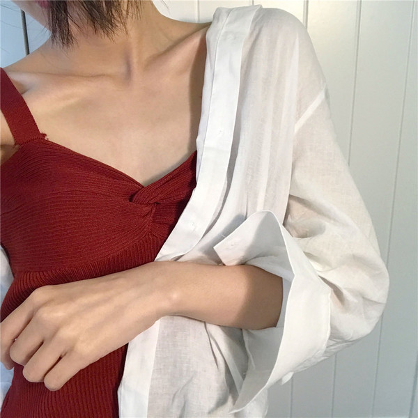 Top tricot de primăvară cu o împletitură în diferite culori