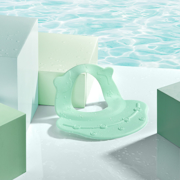 Άνετό και πρακτικό παιδικό καπέλο για μπάνιο που προστατεύει τα μάτια και τα αυτιά