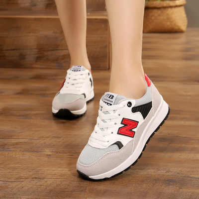 Καθημερινά αθλητικά παπούτσια για κορίτσια σε διαφορετικά χρώματα με δεσμούς