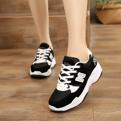 Καθημερινά αθλητικά παπούτσια για κορίτσια σε διαφορετικά χρώματα με δεσμούς