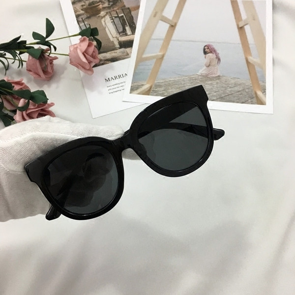 Klasszikus női napszemüveg két színben