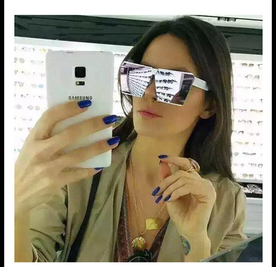 Нестандартно-модерни дамски слънчеви очила с огледални отблясъци в няколко цвята