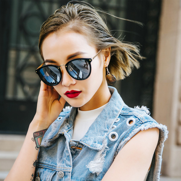 Καθημερινά γυαλιά ηλίου με UV προστασία και γυαλιά καθρέφτη σε διάφορα χρώματα