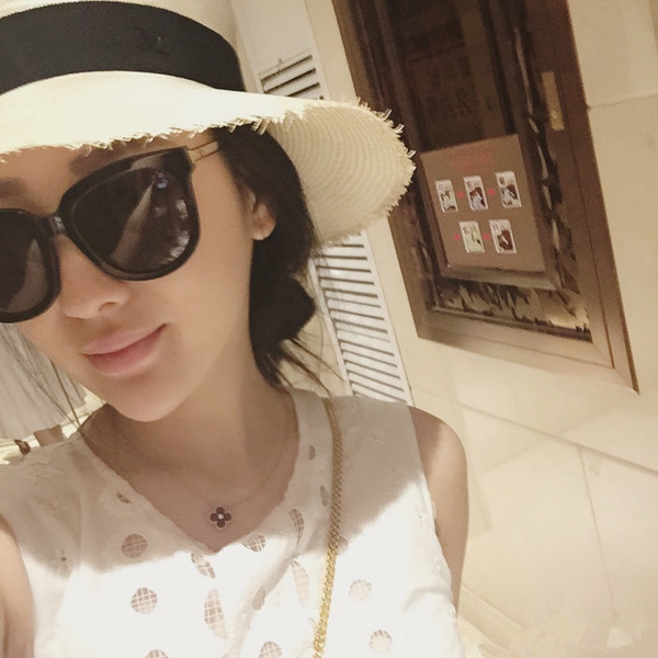 Klasszikus női napszemüveg fekete színben