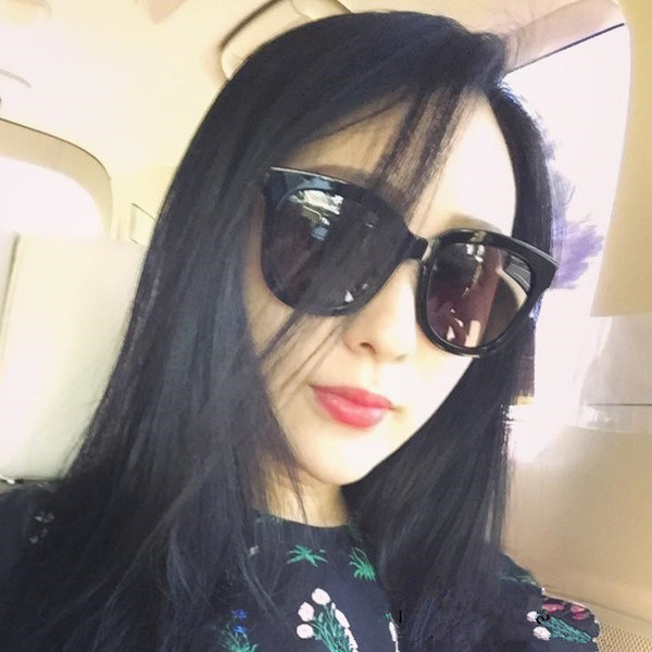 Klasszikus női napszemüveg fekete színben