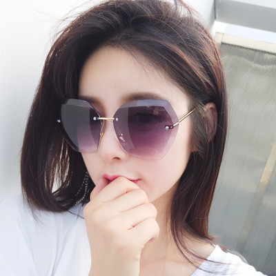 Κομψά γυαλιά ηλίου με χρωματιστά γυαλιά σε τρία χρώματα