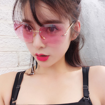 Κομψά γυαλιά ηλίου με χρωματιστά γυαλιά σε τρία χρώματα