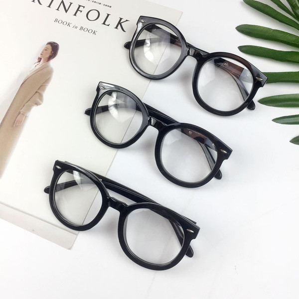 Ochelari moderni clasici de dama cu lentile transparente si rama neagra