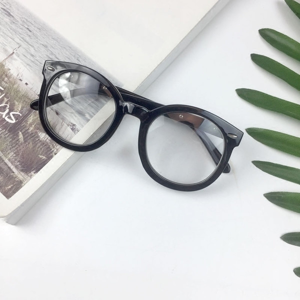 Ochelari moderni clasici de dama cu lentile transparente si rama neagra