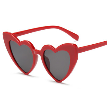 Дамски слънчеви очила с интересна рамка във формата на сърце в различни цветове