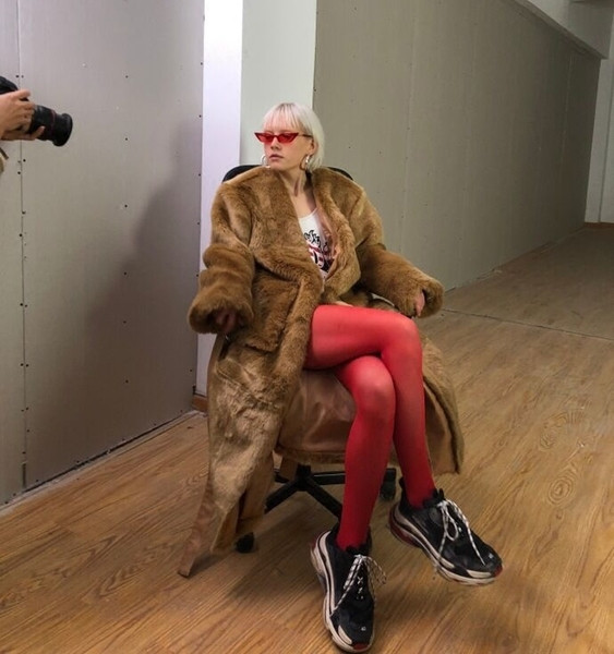 Ochelari de soare de damă non-standard, cu un cadru interesant în mai multe culori