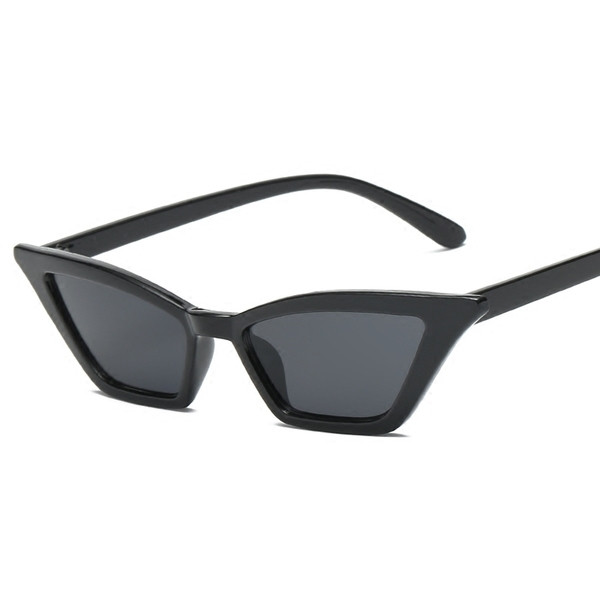 Ochelari de soare de damă non-standard, cu un cadru interesant în mai multe culori